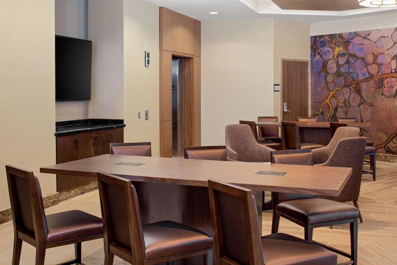 Doubletree By Hilton Irvine Spectrum Exterior foto